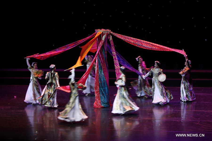 حفل الرقص الشعبي للمهرجان الفني لدول منظمة شنغهاي للتعاون يقام في بكين