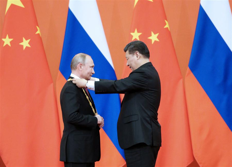 شي يمنح بوتين أول ميدالية صداقة من الصين