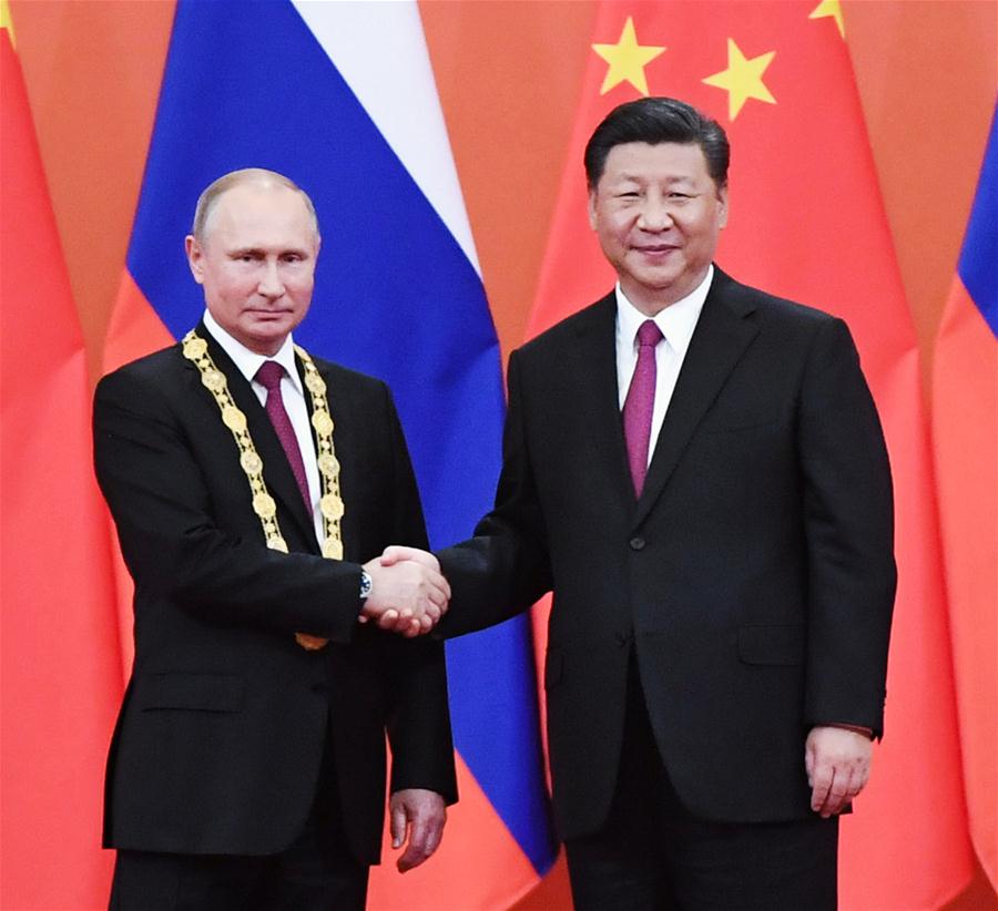 شي يمنح بوتين أول ميدالية صداقة من الصين
