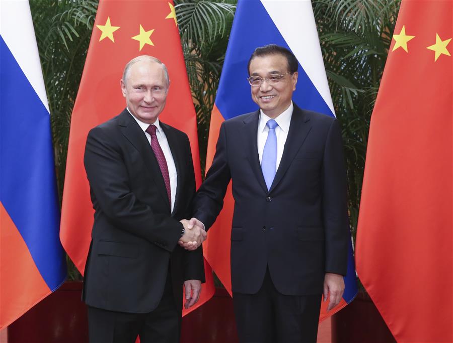 رئيس مجلس الدولة الصيني يلتقي مع بوتين لبحث سبل تعزيز العلاقات الاقتصادية