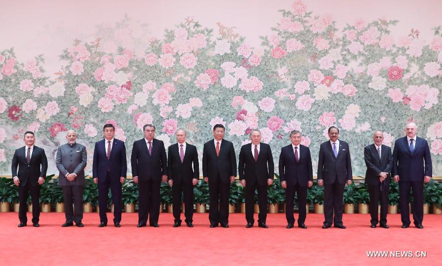 الرئيس الصيني يقيم مأدبة عشاء للترحيب بضيوف منظمة شانغهاي للتعاون