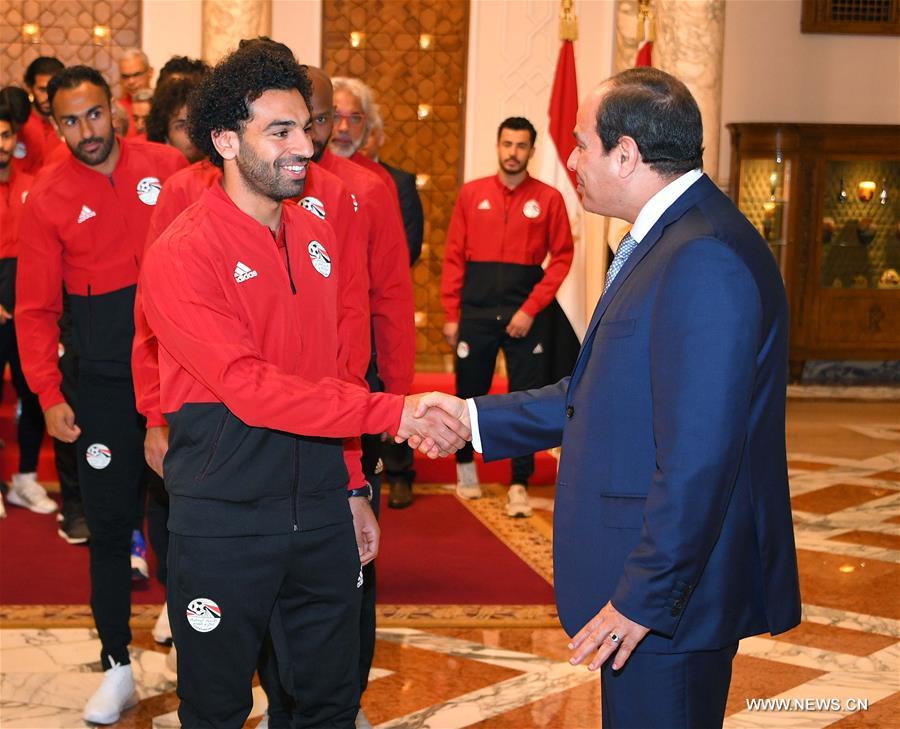 السيسي يستقبل لاعبي المنتخب المصري لكرة القدم قبل سفرهم إلى روسيا