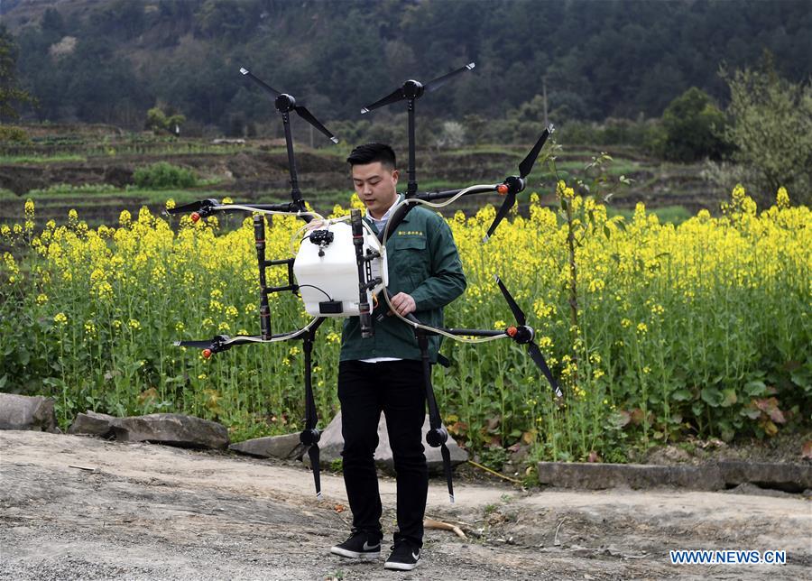الطائرات بدون طيار الصغيرة تغزو الحياة اليومية للصينيين