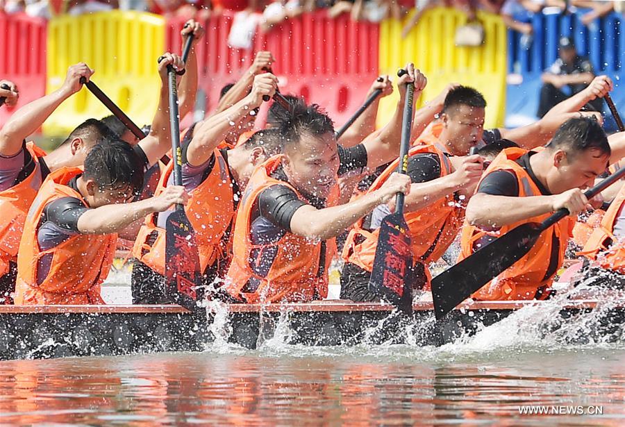 مهرجان قوارب التنين في أنحاء الصين