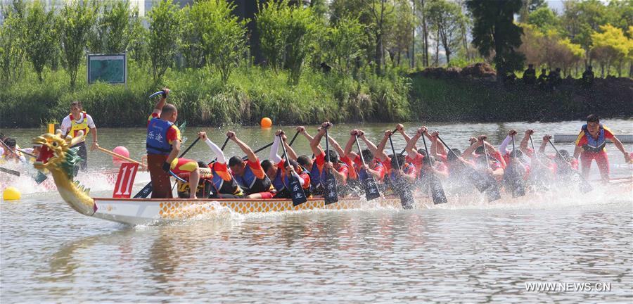 مهرجان قوارب التنين في أنحاء الصين