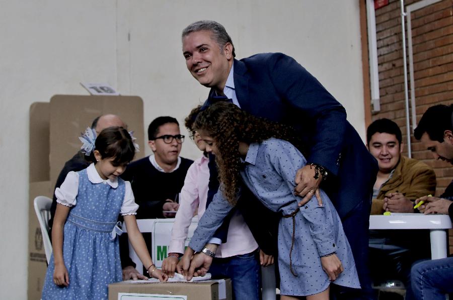 فوز ايفان دوكي في الانتخابات الرئاسية في كولومبيا