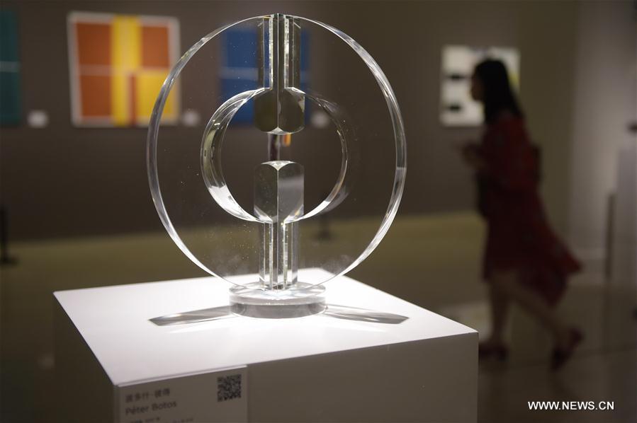 افتتاح معرض الفن المعاصر المجري في بكين