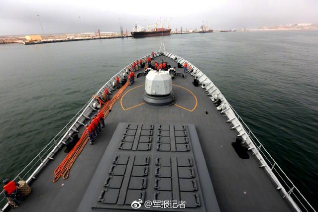أسطول الحراسة الصيني يتوقف عند ميناء عماني للإمدادات اللوجستية
