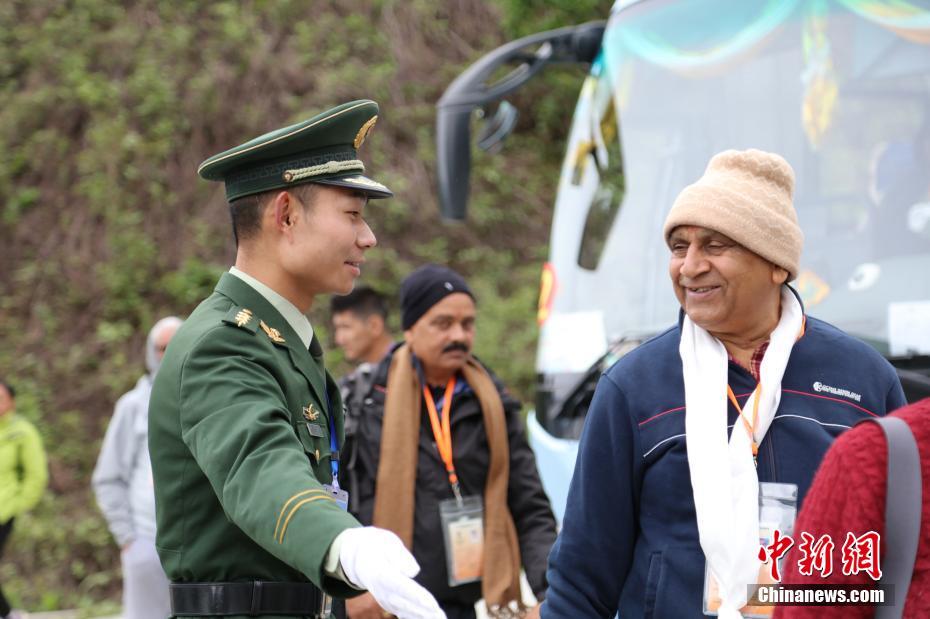 منطقة التبت تستقبل أول مجموعة من الحجاج الهندوس منظمة رسمياً