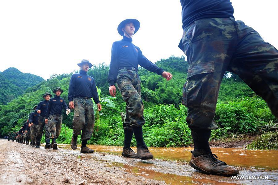 نجاة 13 لاعب كرة قدم كانوا محاصرين بكهف في تايلاند