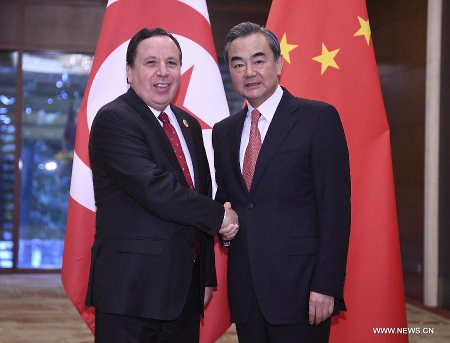 وزير الخارجية الصيني يعقد محادثات مع وزراء خارجية الدول العربية