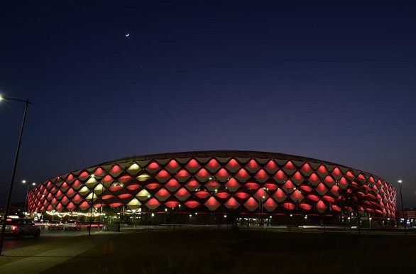 بالصور: معالم الامارات تتزين بالوان علم الصين ترحيبا بشي جين بينغ