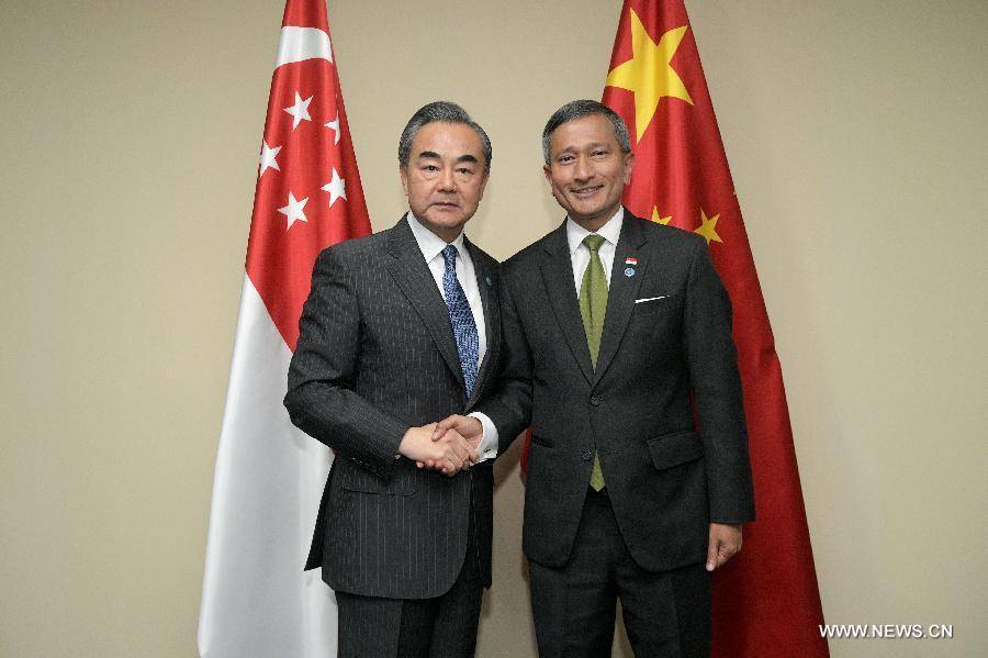وزيرا خارجية الصين وسنغافورة يتفقان على تدعيم التعددية والتجارة الحرة