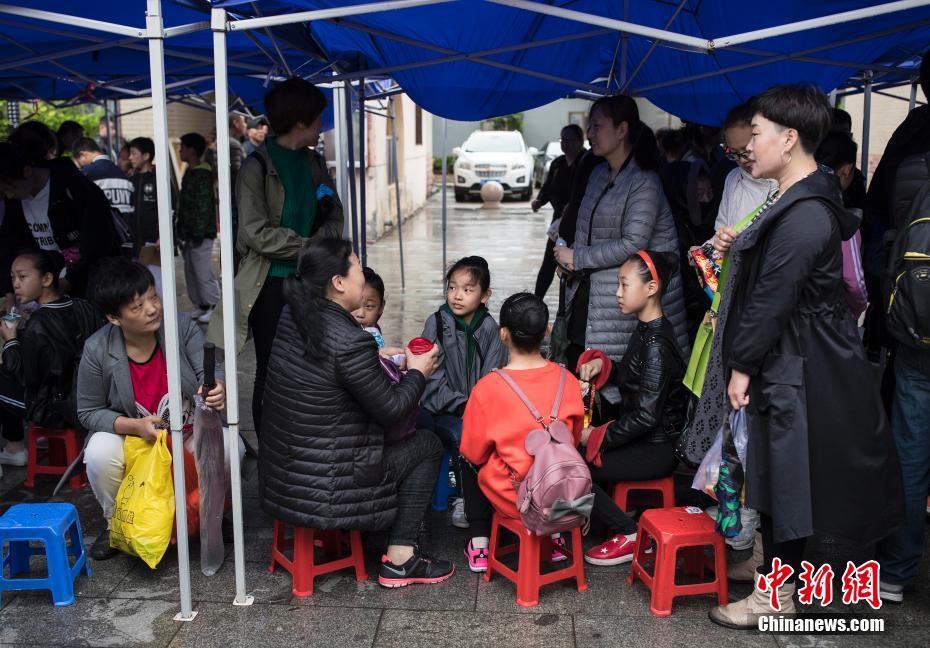 قصة بالصور: بجعات الباليه الصغيرات في قرية صينية