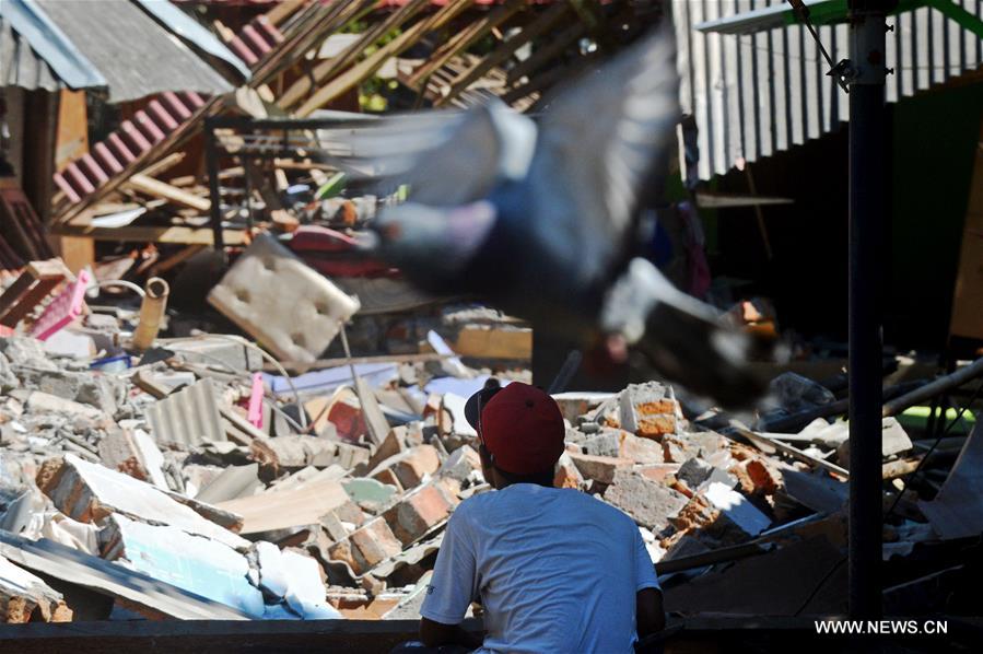 ارتفاع عدد قتلى زلزال إندونيسيا إلى 105 وإجلاء ما يزيد على 4000 سائح