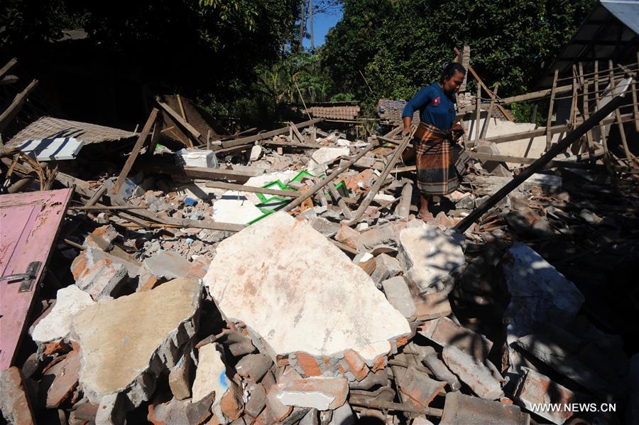ارتفاع عدد قتلى زلزال إندونيسيا إلى 105 وإجلاء ما يزيد على 4000 سائح