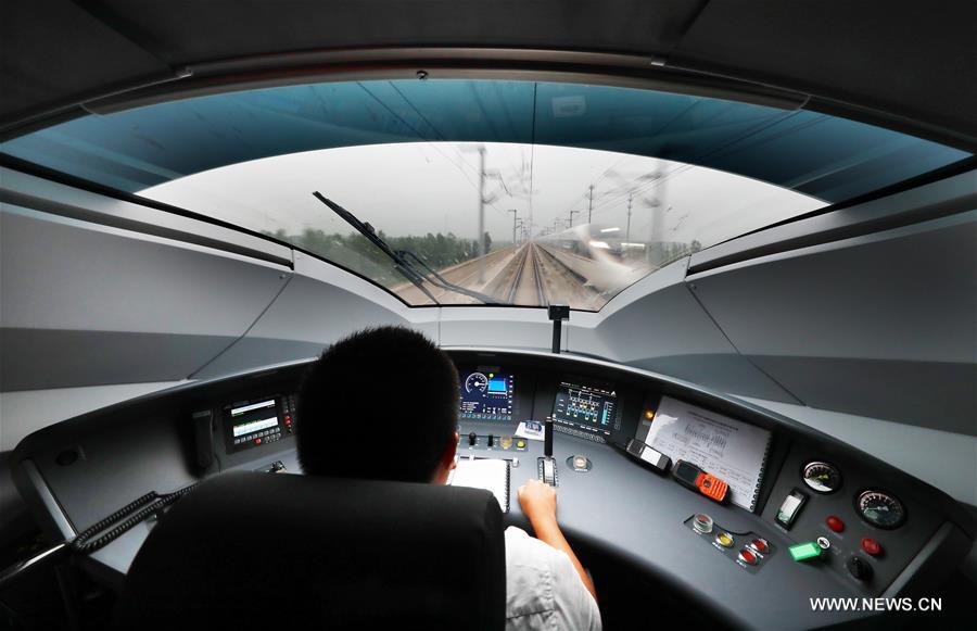 الصين ترفع سرعة سير قطار الرصاصة بين بكين وتيانجين إلى 350 كيلومترا