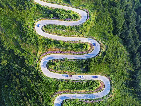 الطريق الأكثر تعرجا في العالم بمقاطعة يوننان