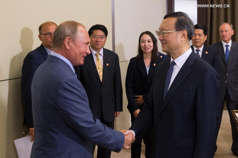 بوتين يقول إن روسيا مستعدة لتعزيز العلاقات مع الصين