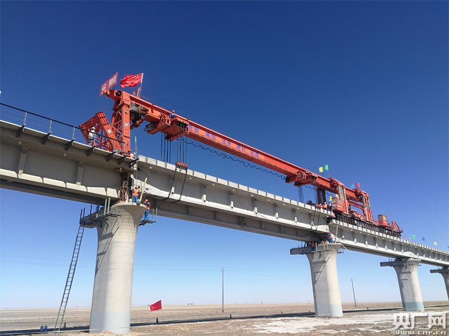 إكمال بناء أطول جسر سكة حديد في شينجيانغ
