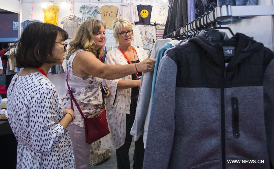 معرض ملابس ومنسوجات دولي برعاية صينية يفتتح في تورونتو الكندية