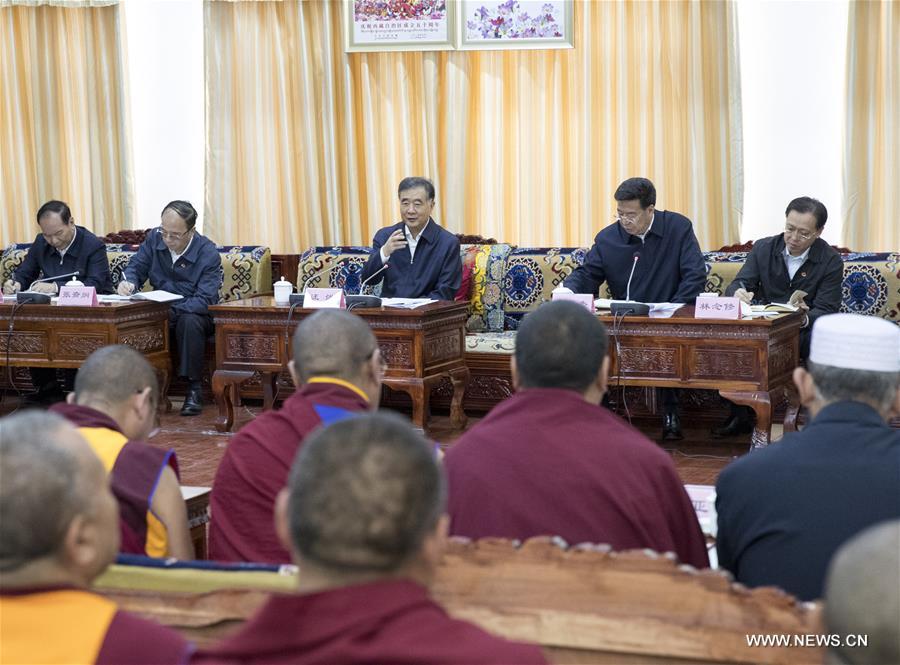 كبير المستشارين السياسيين الصينيين يؤكد أهمية تخفيف حدة الفقر والعمل الديني في التبت
