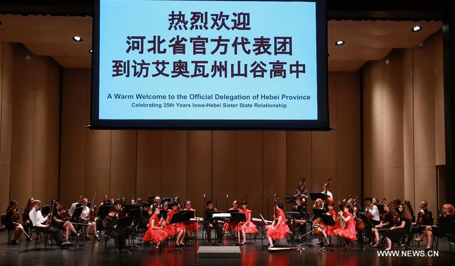 ولاية آيوا الأمريكية تقيم حفلا موسيقيا احتفالا بالذكرى الـ35 لتأسيس شراكة مع مقاطعة خبي الصينية