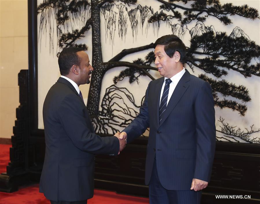 كبير المشرعين الصينيين يلتقي رئيس الوزراء الإثيوبي