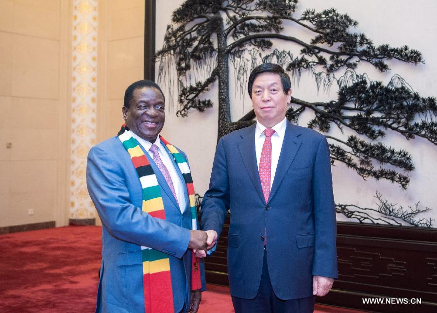 كبير المشرعين الصينيين يلتقي برئيس زيمبابوي