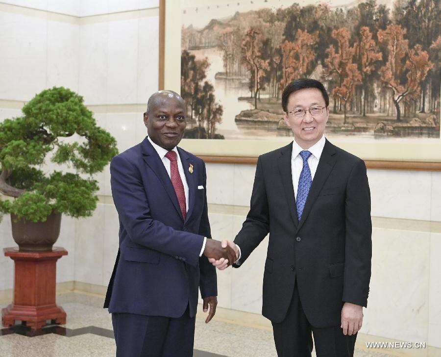 نائب رئيس مجلس الدولة الصيني يلتقي رئيس غينيا بيساو