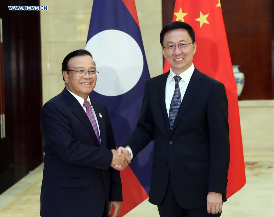 نائب رئيس مجلس الدولة الصيني يلتقي بعض القادة الأجانب على هامش معرض الصين-الآسيان