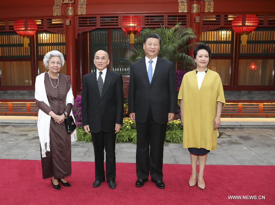 الرئيس الصيني وزوجته يزوران ملك كمبوديا والملكة الأم