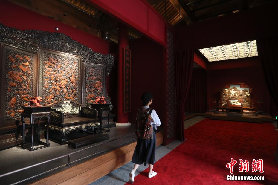 متحف القصر يعرض قطع أثاث امبراطورية