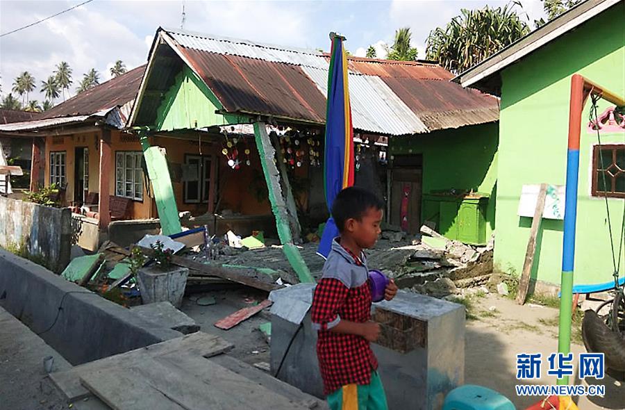 ارتفاع حصيلة قتلى زلزال وتسونامي إندونيسيا إلى 384 شخصا