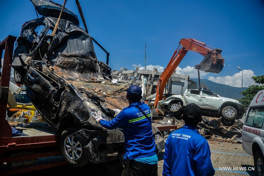 ارتفاع حصيلة الضحايا جراء الزلازل والتسونامي في إندونيسيا إلى أكثر من 1200 شخص