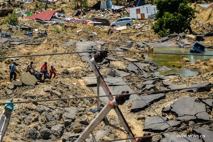 ارتفاع حصيلة قتلى الزلازل وموجات تسونامي في إندونيسيا إلى 1407 أشخاص