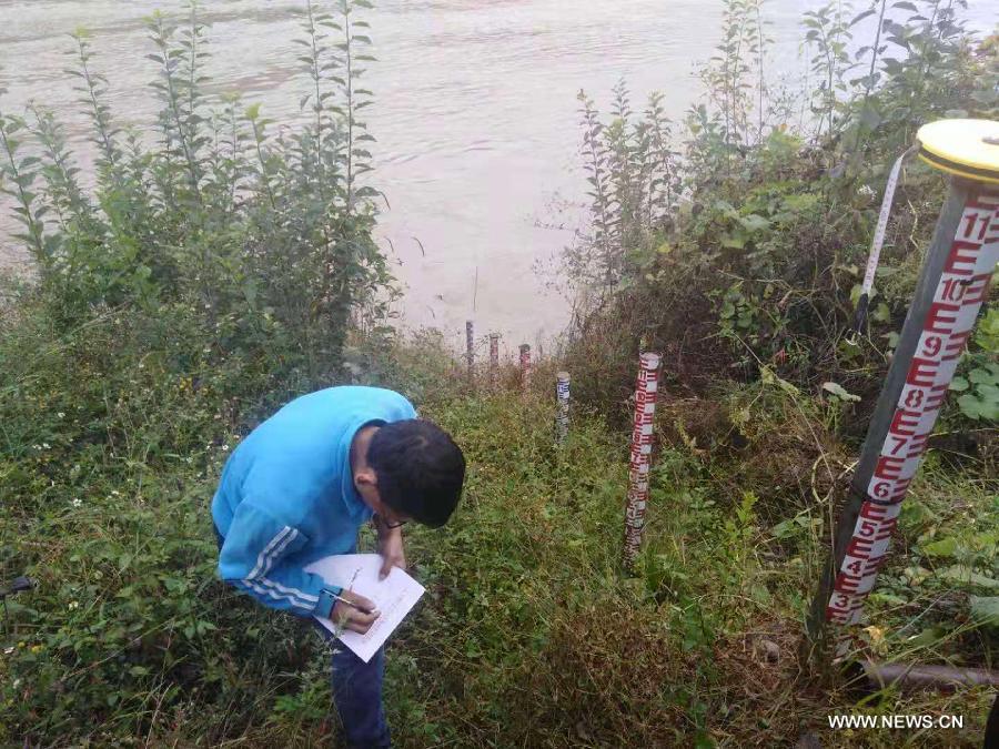 عودة مستوى المياه الى طبيعته في بحيرة حاجزة في منطقة انهيار ارضي جنوب غربي الصين