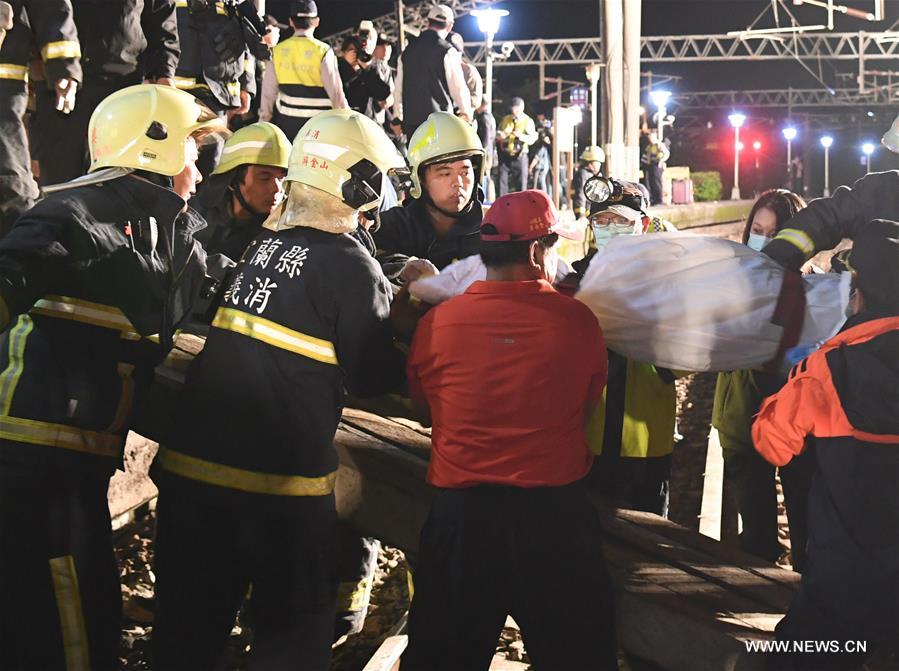 مقتل 18 شخصا على الأقل وإصابة 164 آخرين في انقلاب قطار في تايوان