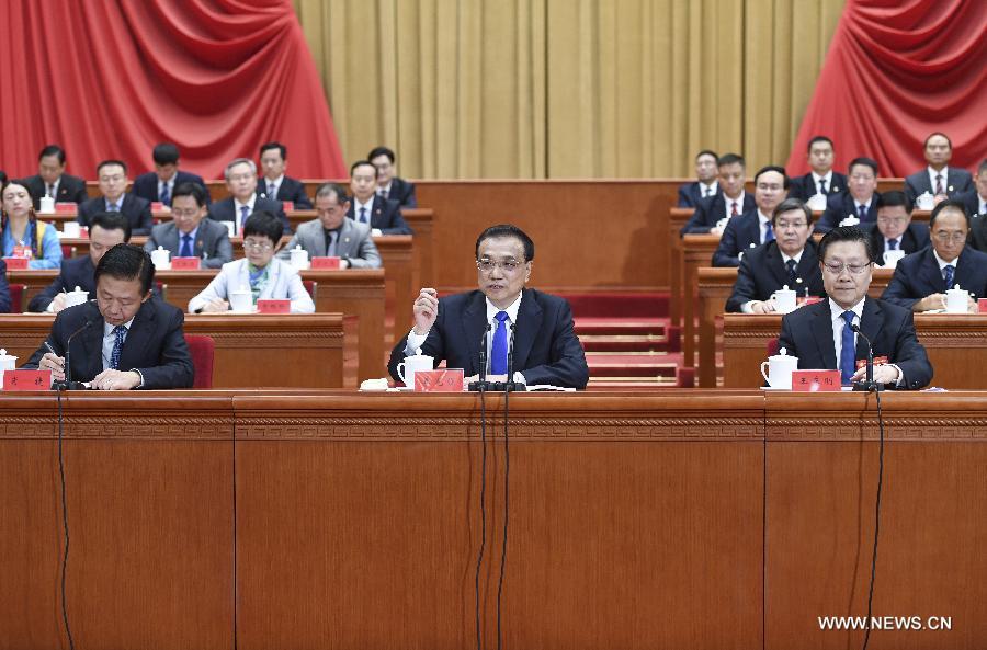 رئيس مجلس الدولة الصيني يتعهد بمواجهة التحديات وتقوية الاقتصاد