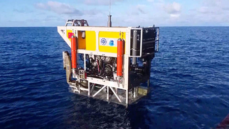 روبوت صيني يسجل رقما وطنيا قياسيا للغوص تحت الماء