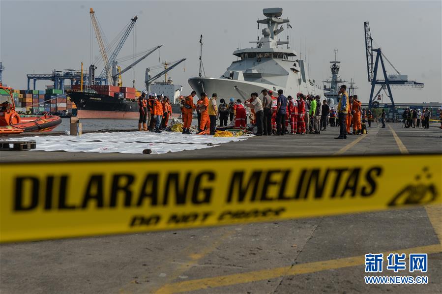 المكتب الوطني للبحث والانقاذ: احتمال مصرع كل ركاب الطائرة الإندونيسية المنكوبة وعددهم 189 راكبا