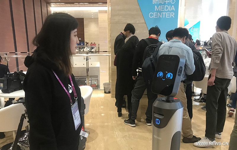 تحقيق إخباري: روبوتات وسيارات تطير وملابس رياضية ذكية وصحية.. لمسات التكنولوجيا في معرض الصين الدولي للواردات
