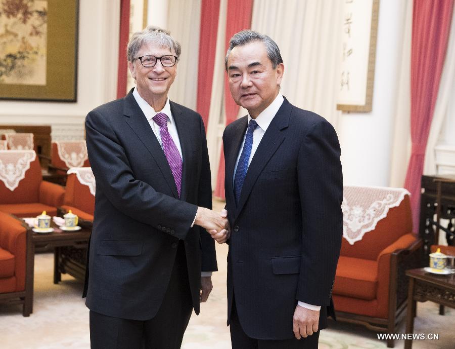 عضو مجلس الدولة الصيني يلتقي بيل غيتس