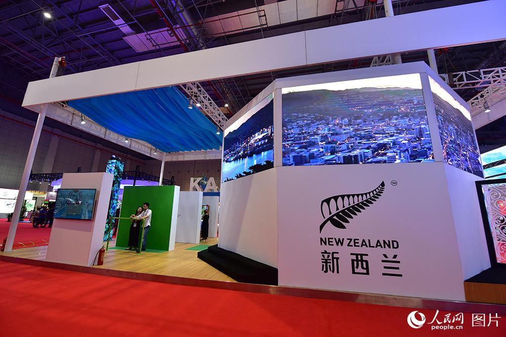 بالصور: زيارة جناح الدولة لمعرض الصين الدولي للاستيراد