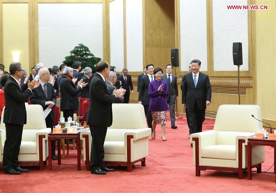 الرئيس شي يحث هونغ كونغ وماكاو على تبني قضية الإصلاح والانفتاح من أجل تنمية أكبر