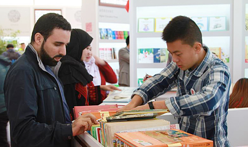 إقبال كبير على الكتب الصينية خلال معرض الجزائر الدولي للكتاب