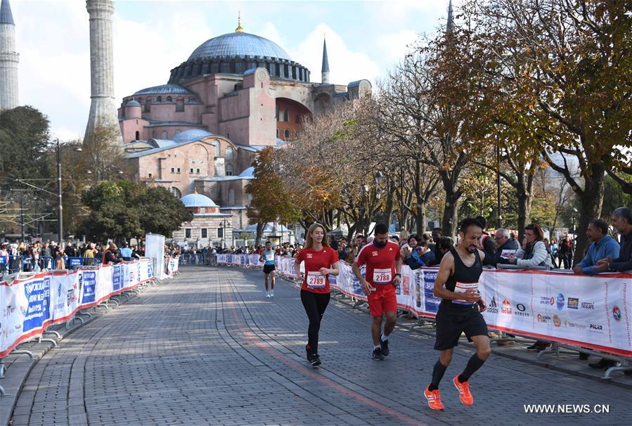 ماراثون اسطنبول الـ40 يسجل رقما قياسيا بمشاركة 130 ألف عدّاء