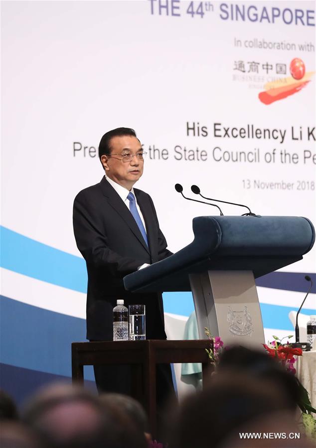 رئيس مجلس الدولة الصيني يدعم حرية التجارة والتعددية في خطابه بسنغافورة