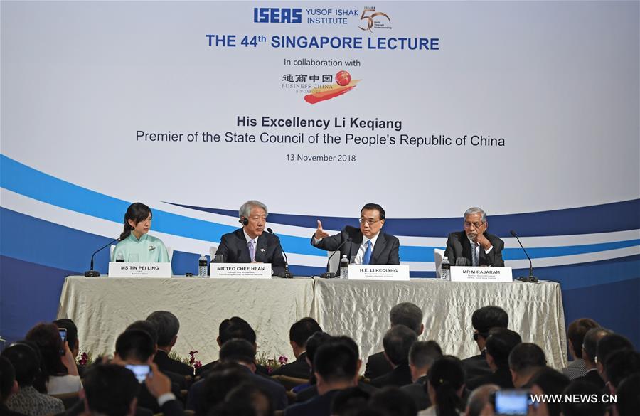 مقالة : رئيس مجلس الدولة الصيني يدعو إلى التجارة الحرة والتعددية
