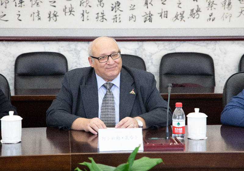 جامعة الشعب الصينية وجامعة عين شمس تؤسسان مركزا لدراسات وأبحاث طريق الحرير